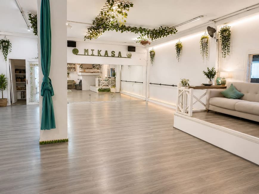 Sala Mikasa preparada para proyectos, clases y talleres
