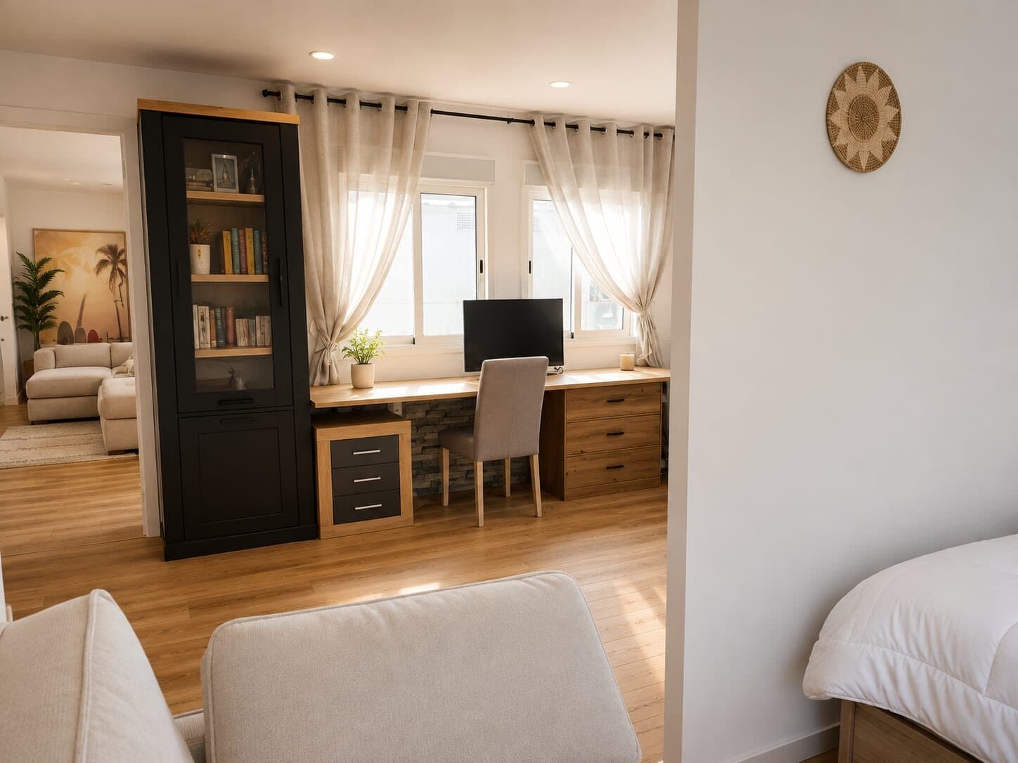 Espacio de descanso y trabajo del hostal Mikasa